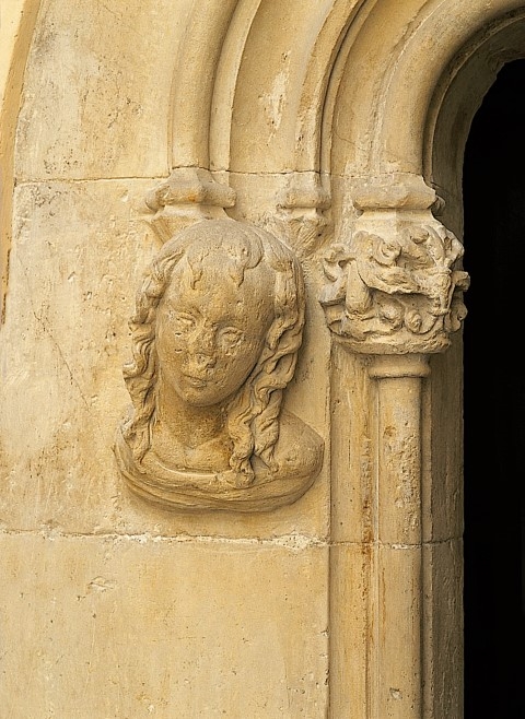 Decoraci escultrica del Palau Centelles - Fotografia: Pere Vivas